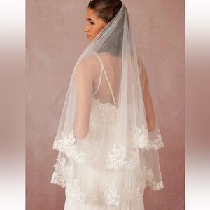 Azazie White Lace Bridal Veil